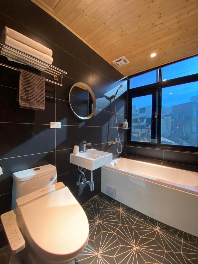 良文旅2館ryou Hotel Vintage - II 타이난 외부 사진
