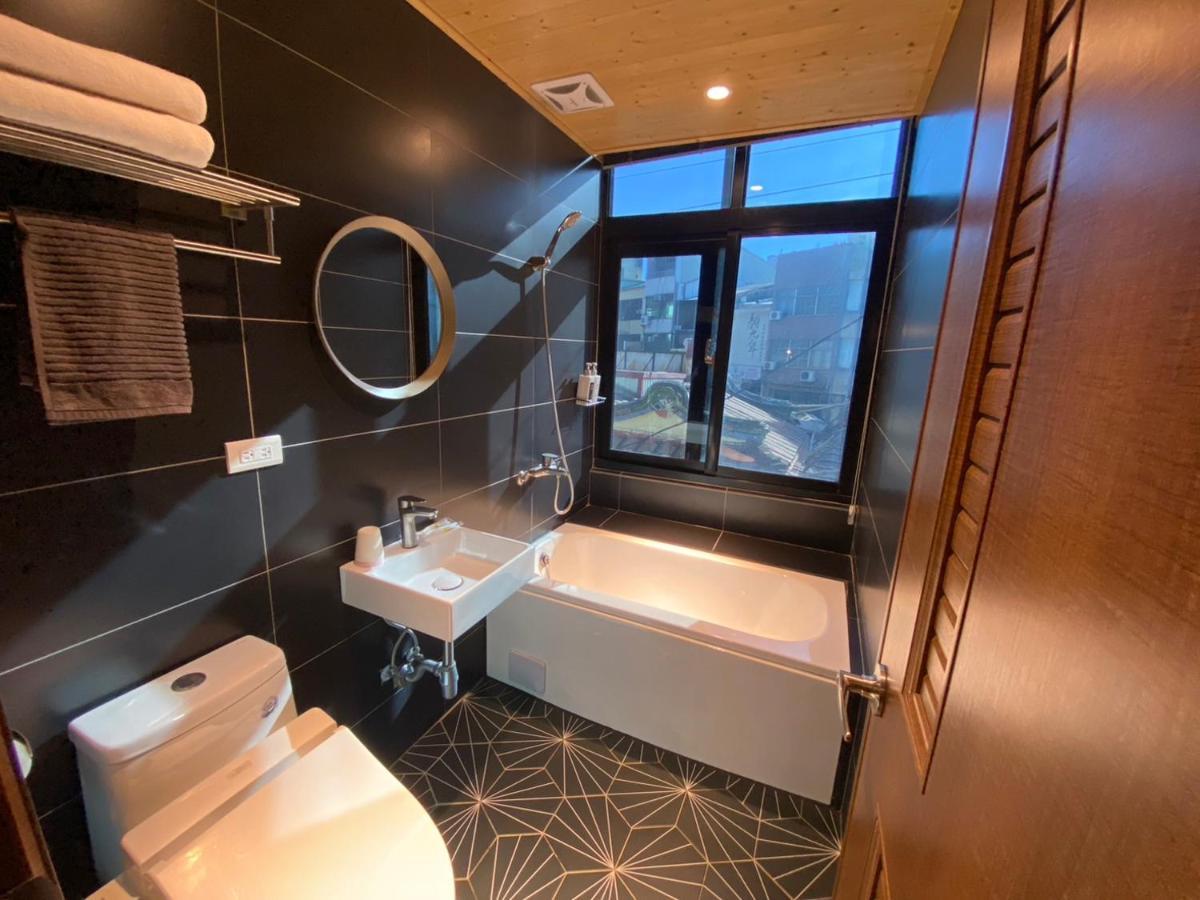 良文旅2館ryou Hotel Vintage - II 타이난 외부 사진