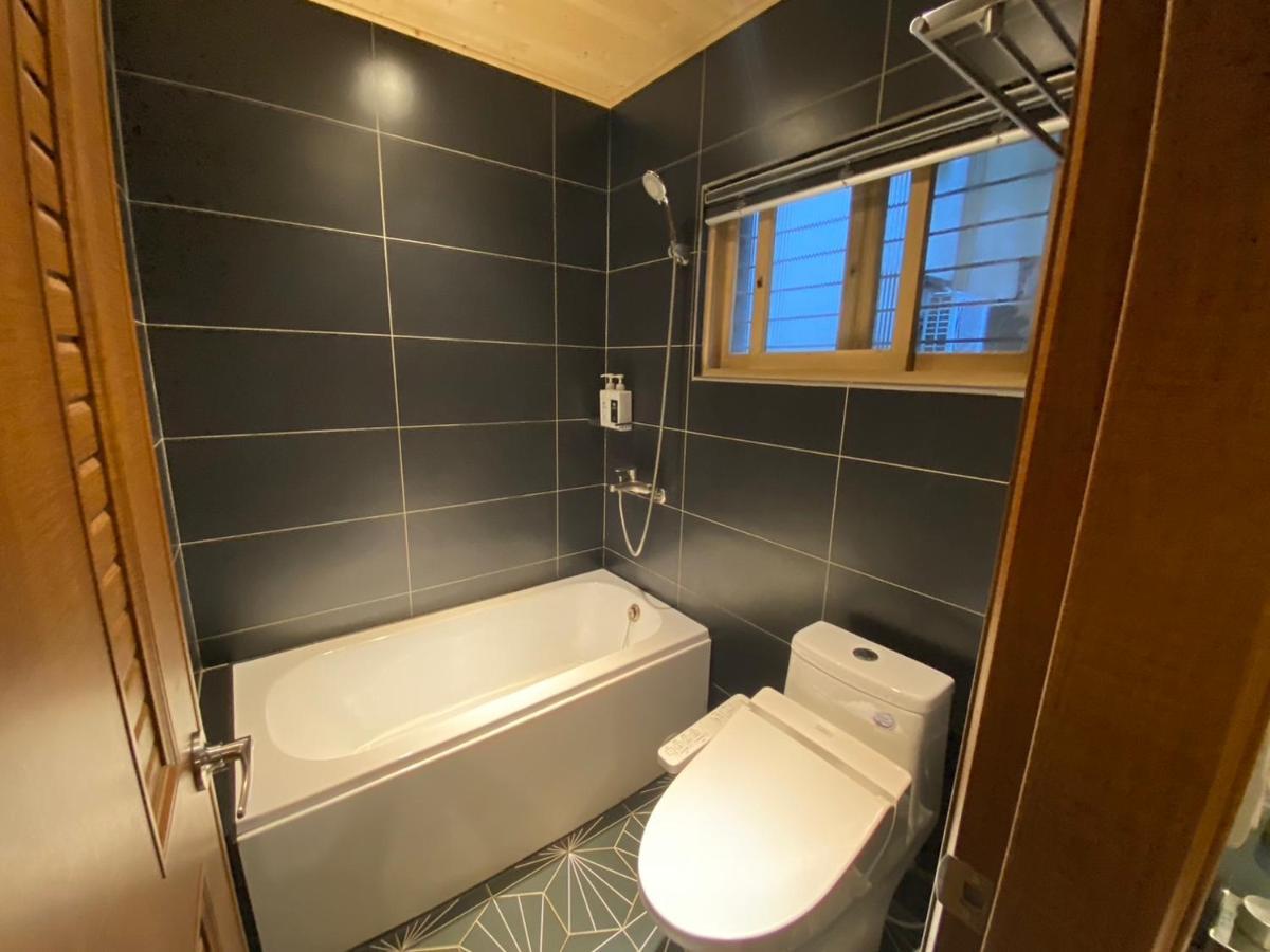 良文旅2館ryou Hotel Vintage - II 타이난 외부 사진